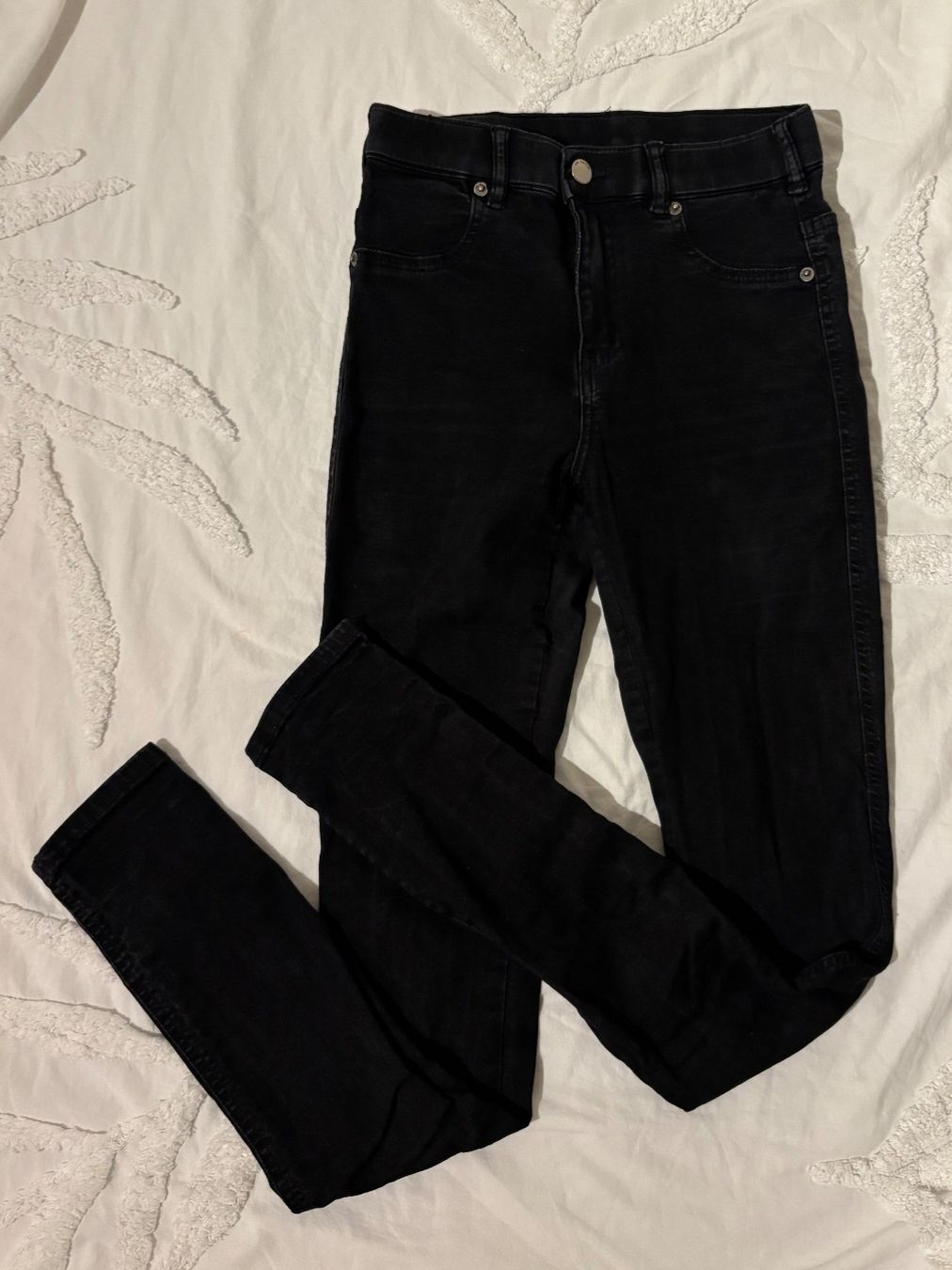 Jeans: Schwarze high waist Jeans – Gebraucht aus Zürich von hue_82qd 1