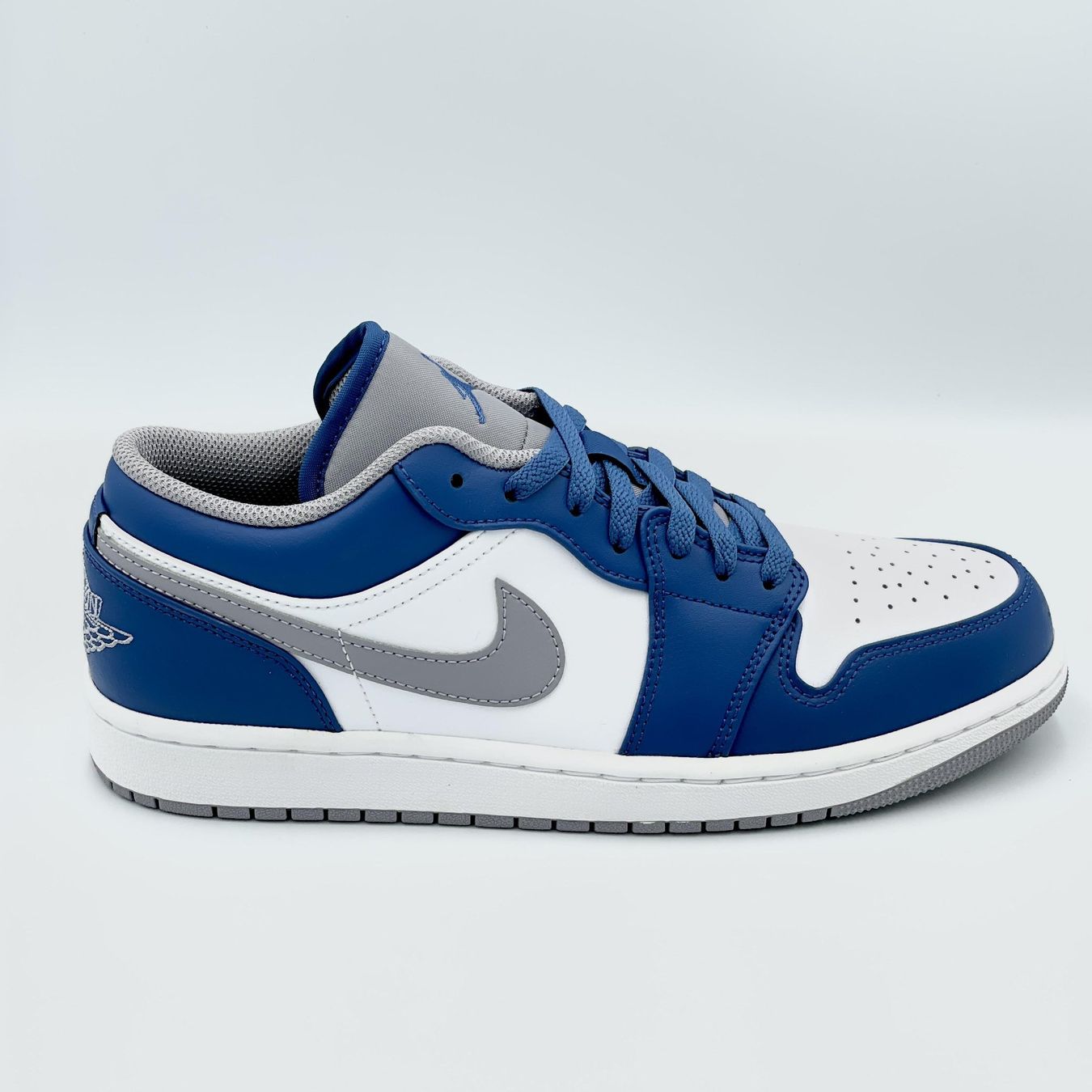 Jordan Herrenschuhe: Nike Air Jordan 1 Low True Blue Grey EU 36.5 – Neu und originalverpackt aus Erlinsbach von sasneakers 1