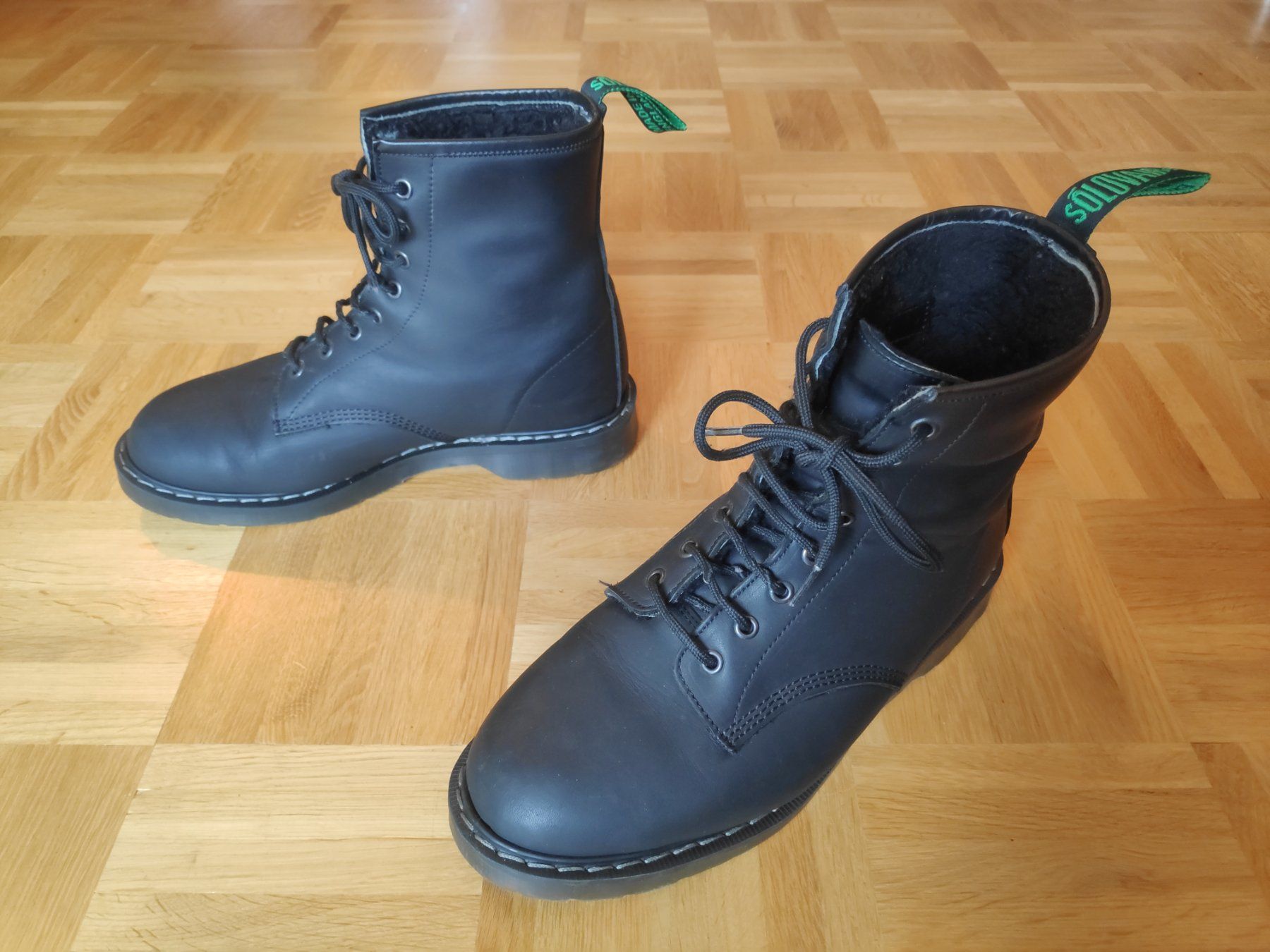 Solovair Herrenschuhe: Solovair - Greasy Shearling Lined 8 Eye Derby Boot - Gr. 43 – Gebraucht aus Bern von anger47