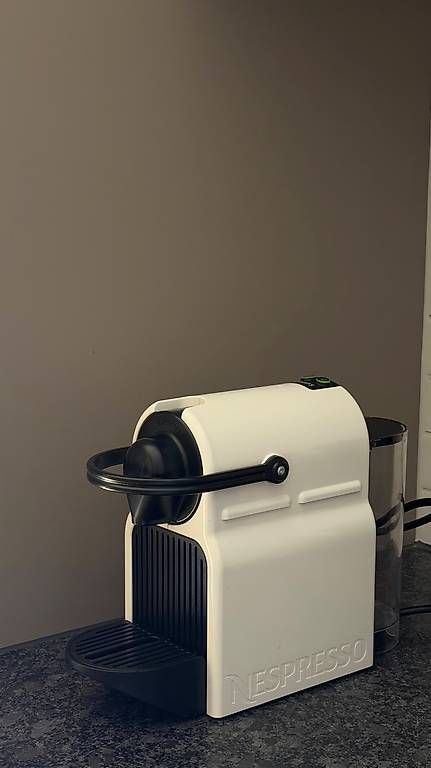 Kaffeemaschinen & Espressomaschinen: Nespresso Krups Kaffeemaschine  – Gebraucht aus Dielsdorf von l.ens