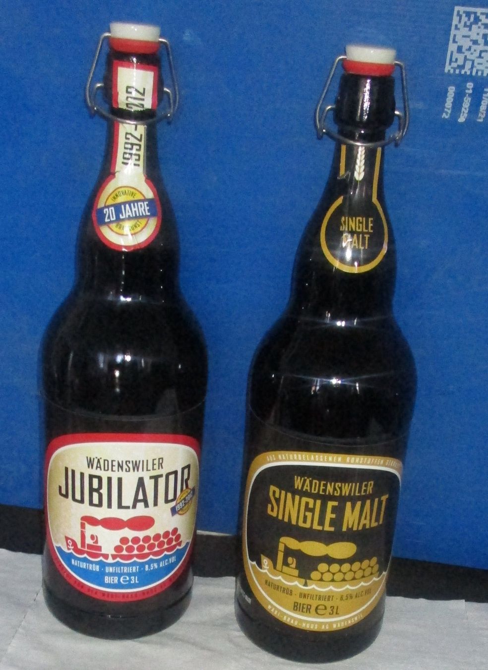 Bicchieri, Caraffe & Bottiglie: 2 Jubiläum Bierflaschen 3 L Wädenswiler – Usato da Wädenswil venduto da Freizeitspass11