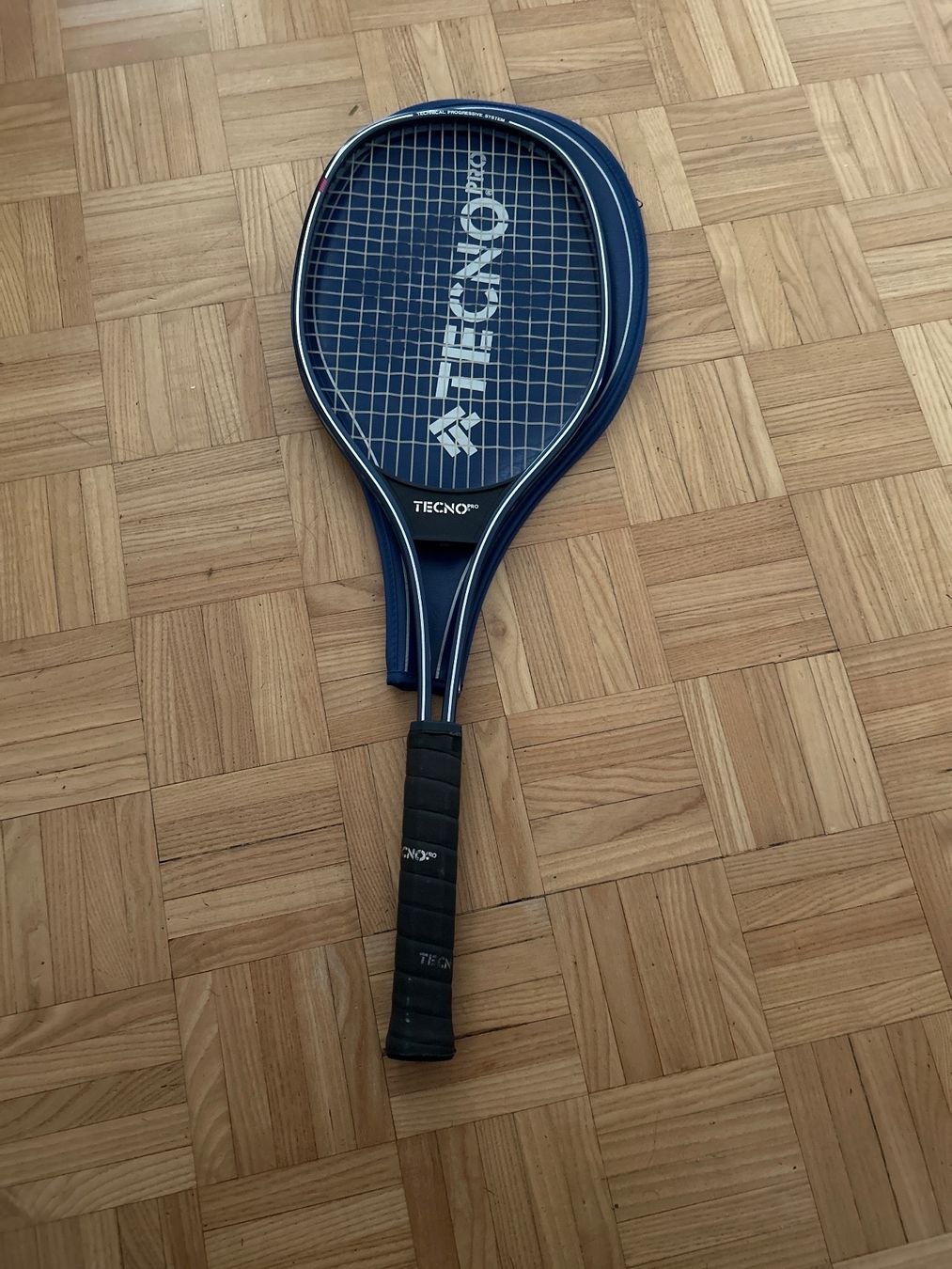 Schläger: Tennisschläger – Gebraucht aus Urdorf von 2msa2