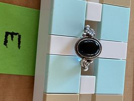 Ring mit schwarzem Stein / Gr. 46