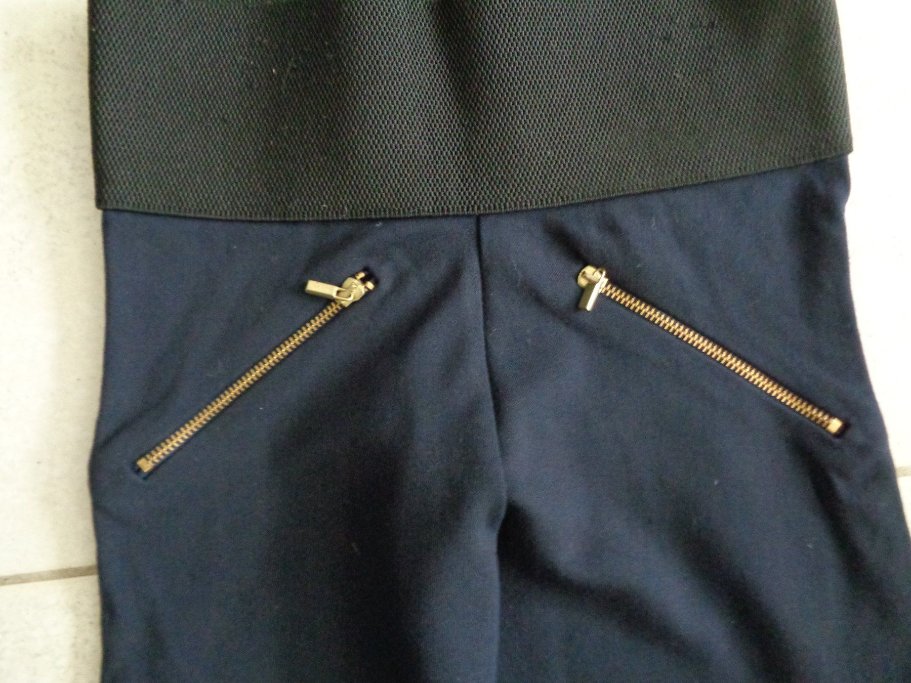 Zara Pantaloni: 2 x ZARA HOSE GR.XS/S – Usato da Rotkreuz venduto da Samballi 2