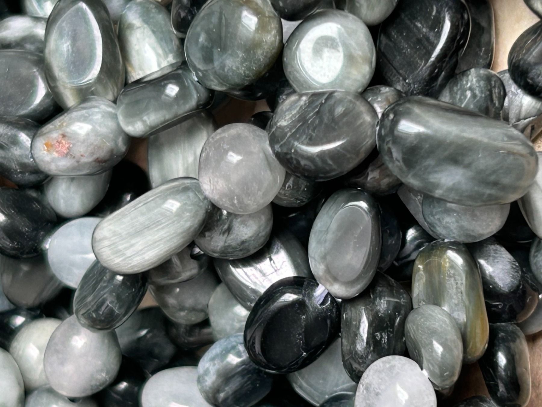 Pietre preziose: Strang echte Hawks eye Nuggets / stone 6-8 mm – Nuovo e nell'imballaggio originale da Niederrohrdorf venduto da Ytobi
