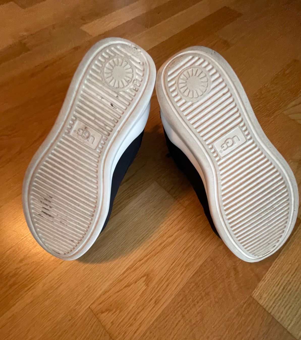 Ugg Scarpe da donna: Schuhe UGG aus Grieder – Usato da Richterswil venduto da IrynaL 4