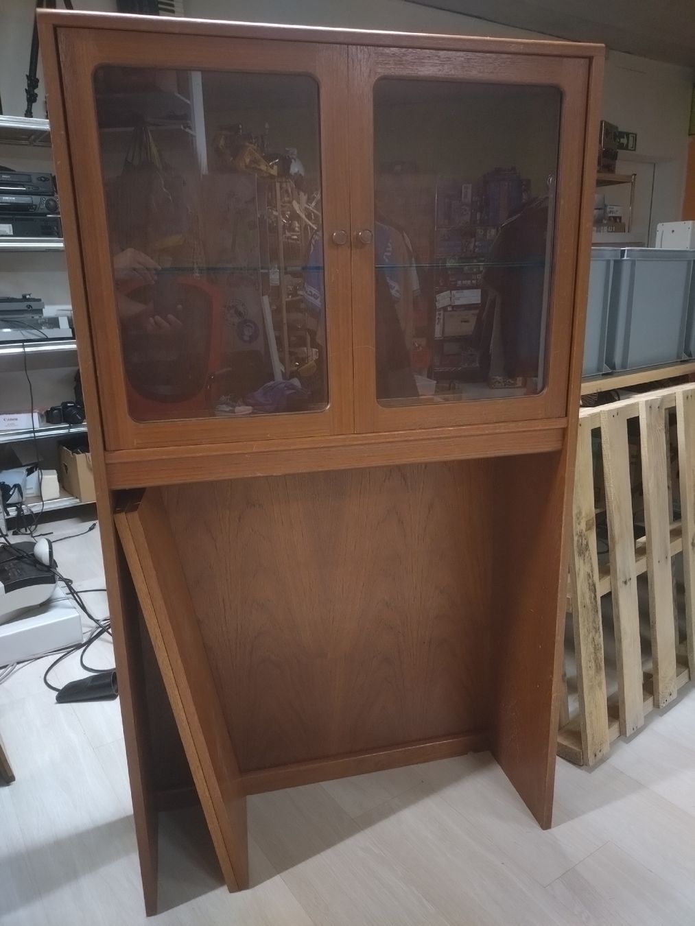 Vitrinen: Vitrine en bois avec éclairage intégré - Ancienne vrai bois – Gebraucht aus Farvagny-le-Grand von LaCaverne 1