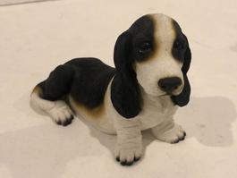 Figurine Chien Basset Hound en résine.