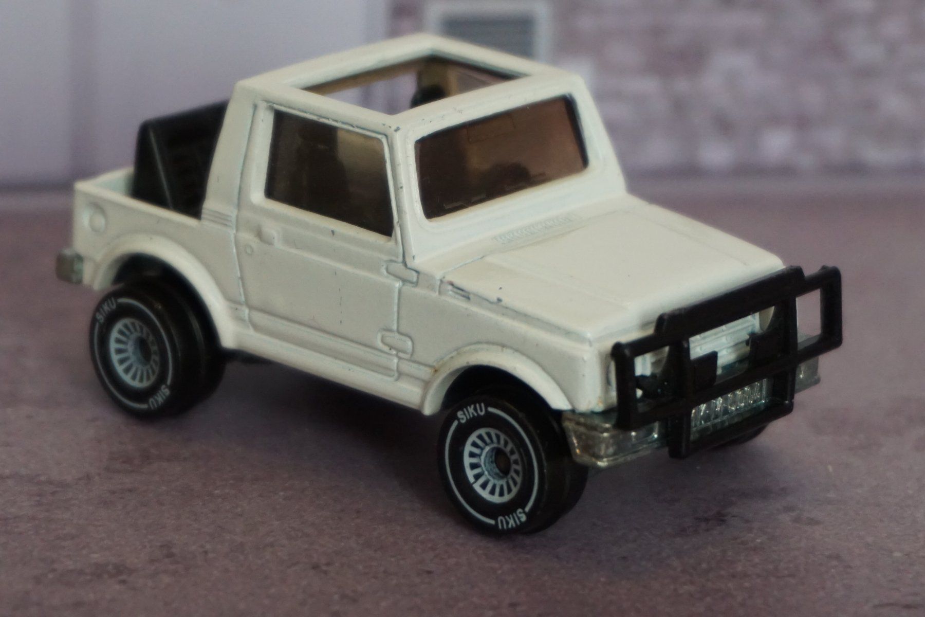 Siku Voitures modèles: Siku Suzuki SJ KULT RAR !!!!!!!!!!!!!!!!!!!! – D'occasion à Reiden par Doppeldecker69