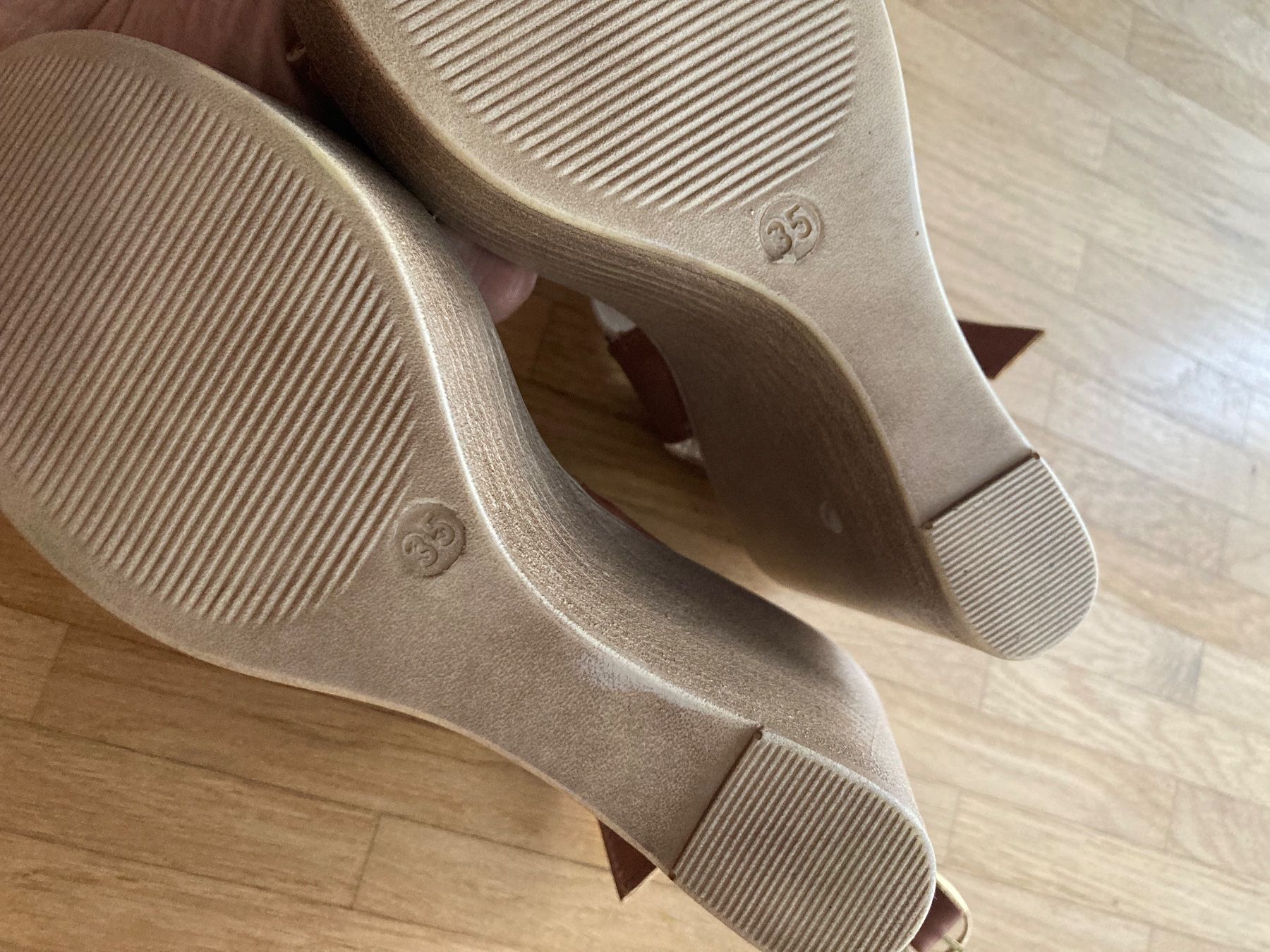 Scarpe da donna: Sommer-Sandalen, Gr. 36 – Usato da Schlieren venduto da cotopaxi06 3
