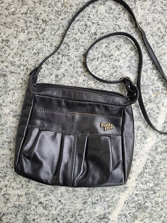 Borse da donna: Kleine schwarze  Vintage Tasche – Usato da Basel venduto da the_c8bv