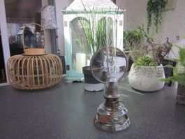Antike Petrol-Lampe aus Glas mit Spiegel