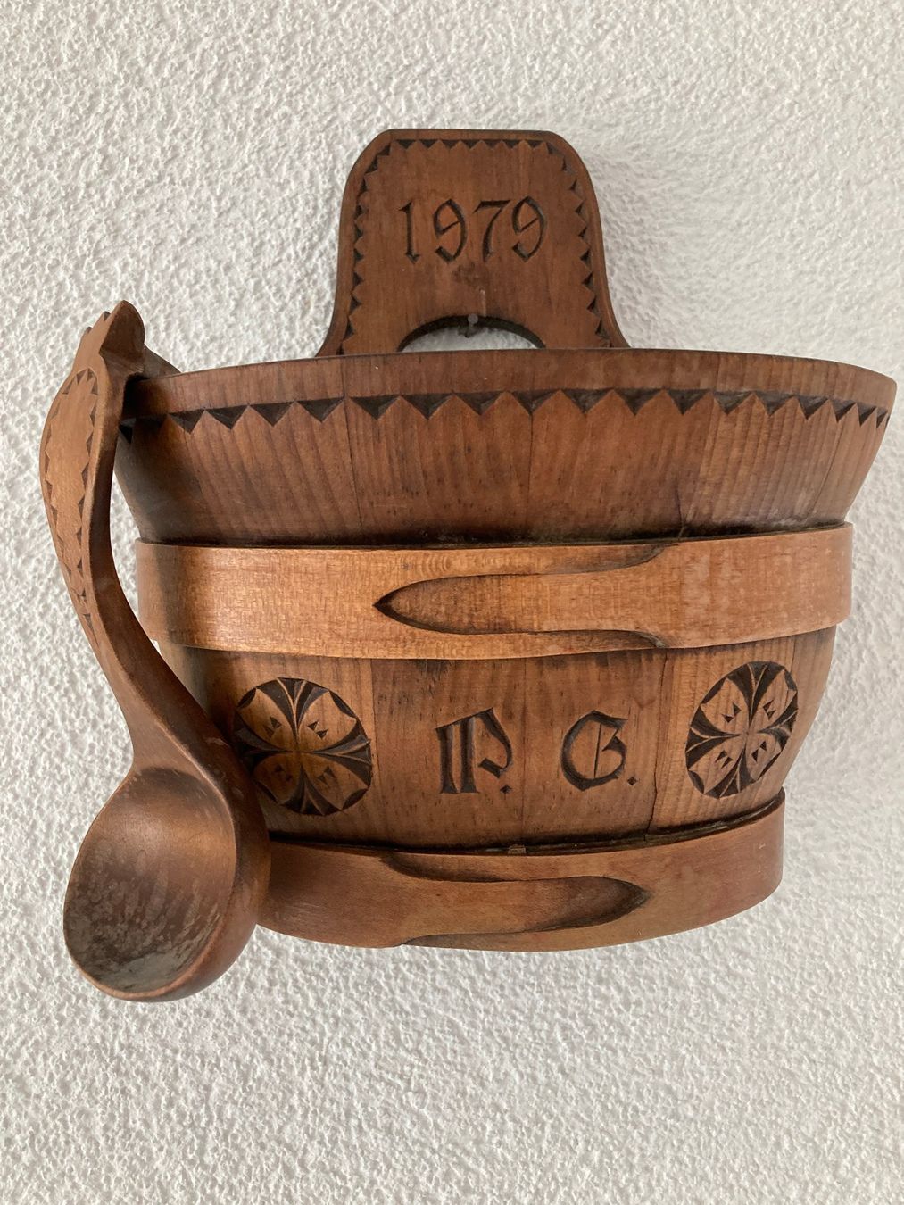 Tutte le decorazioni: Melchterli mit Schnitzerei mit Löffel Gebraucht – Usato da Steffisburg venduto da pet_2d5t 3