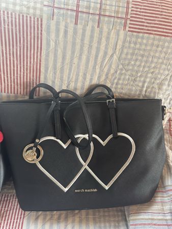 Tasche schwarz mit Herz-Applikation guter Zustand