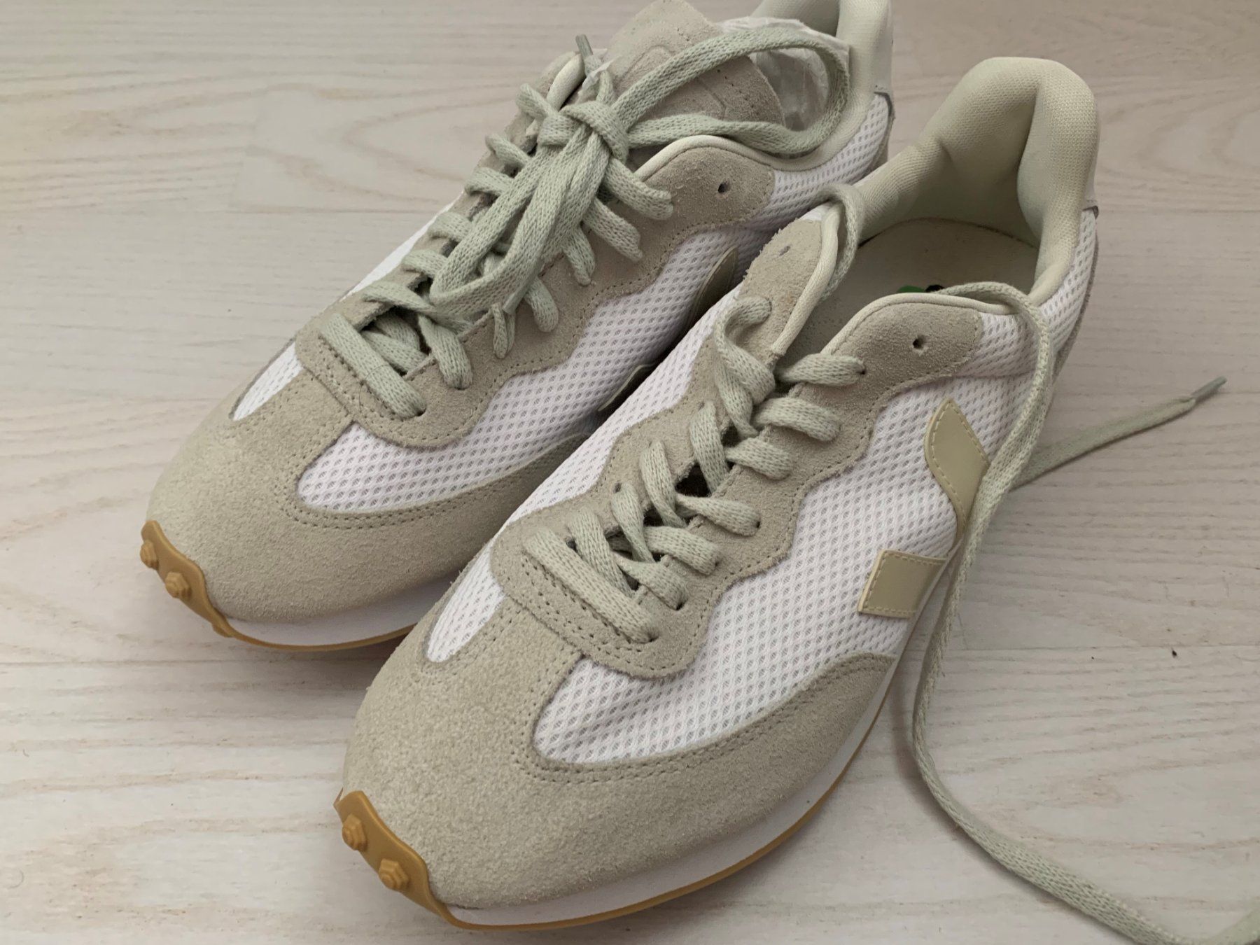 Veja Herrenschuhe: Coole Veja Turnschuhe – Neu und originalverpackt aus Volketswil von zwitsch33
