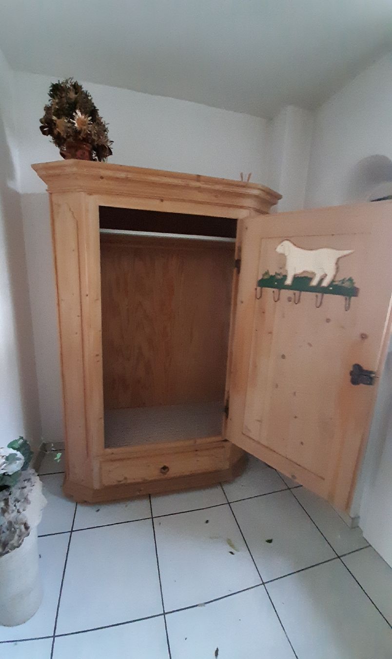 Armadi: Schrank – Nuovo (secondo la descrizione) da Metzerlen venduto da kwg_mh6g 1