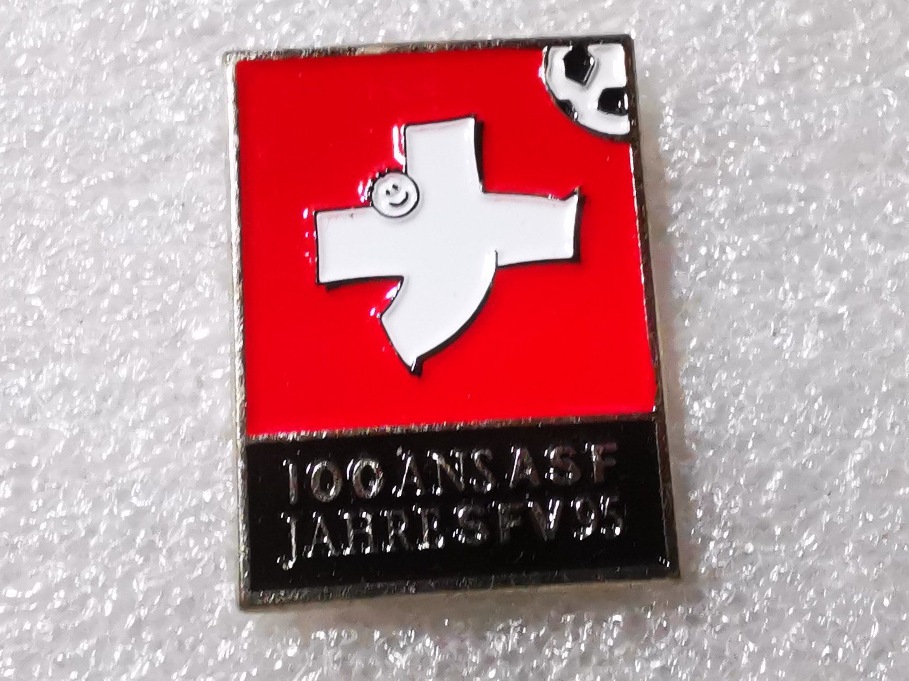 Plaketten & Abzeichen: Ansteckpin 126: 100 Jahre SFV – Gebraucht aus Oppligen von Pin-Fall-Shop