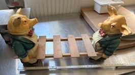 Niedliche Schweinefiguren mit Leiter - Gartendeko!