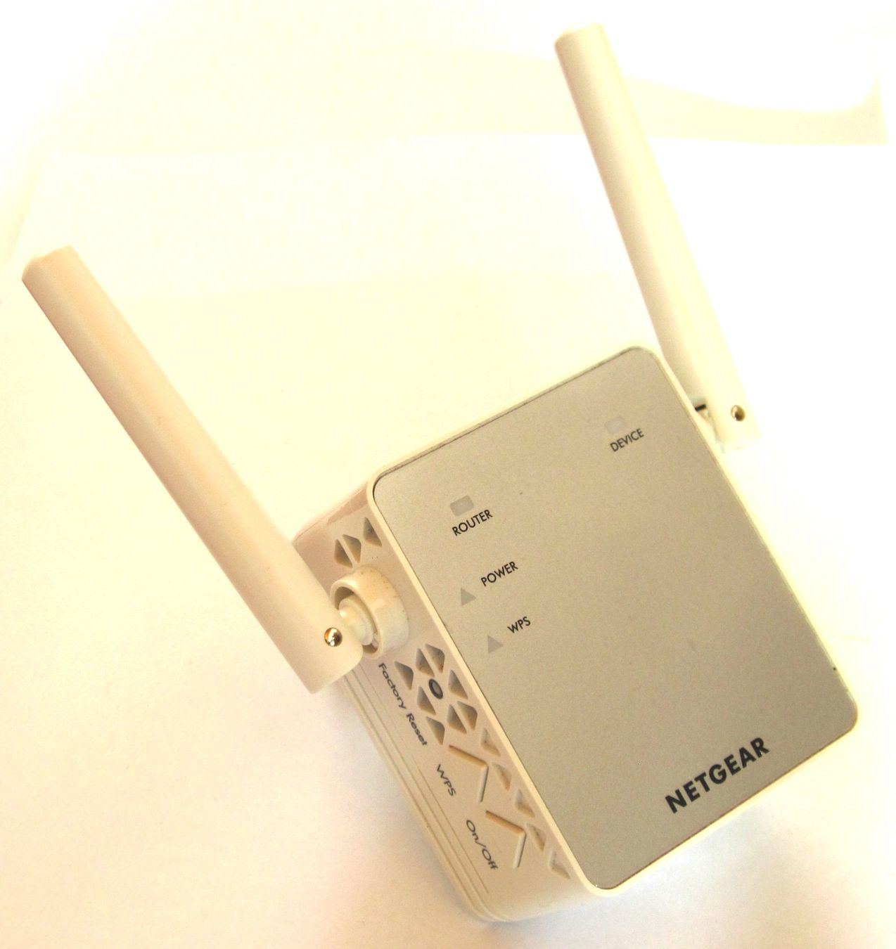 Netgear WiFi: NETGEAR EX3700-100PES AC750 WiFi Range Extender – Usato da Arni AG venduto da Softconsult