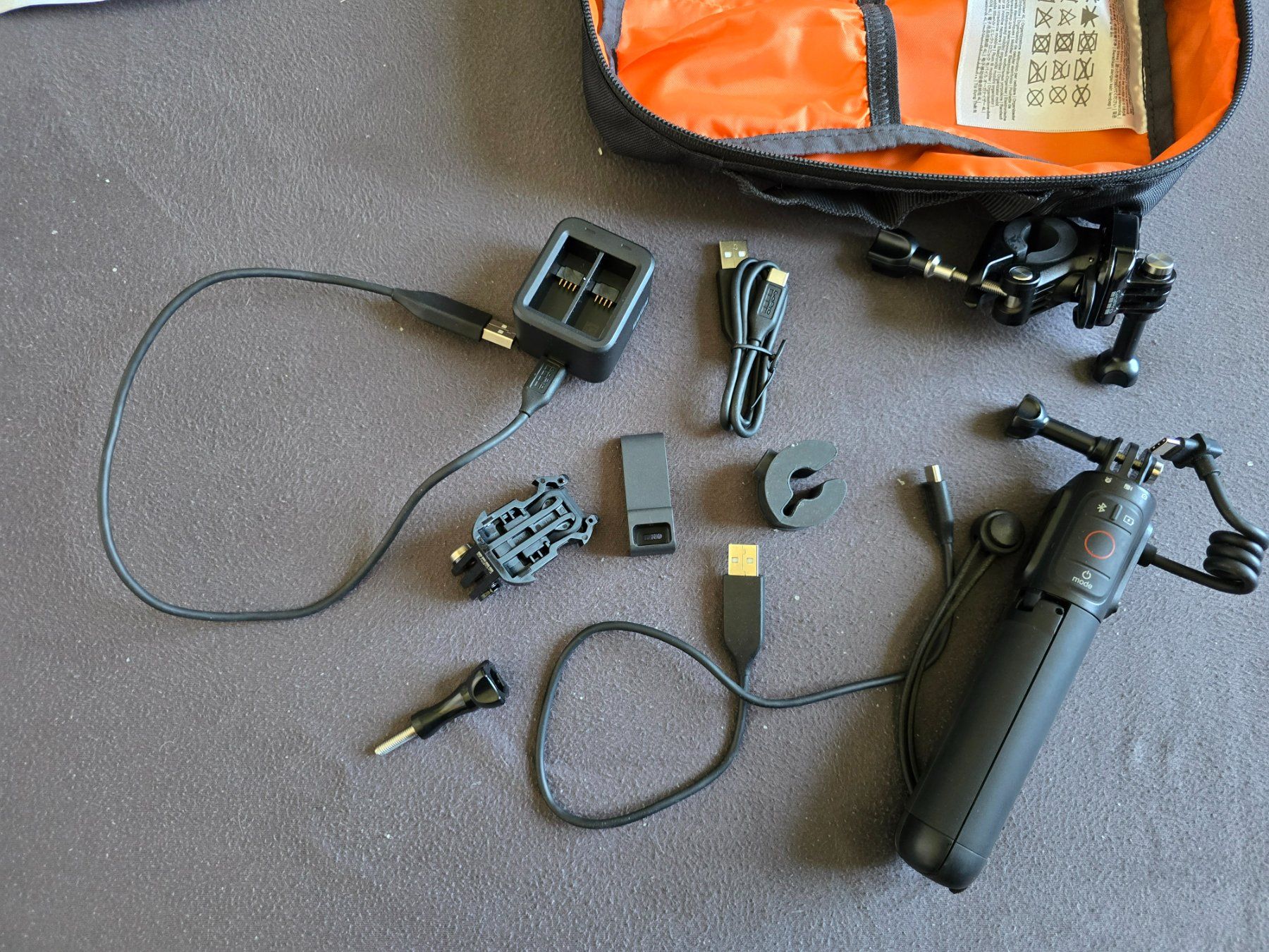 Gopro Action Cam: Go Pro 10 Black Edition + 2 Batteries + Accessoires – Usato da Tramelan venduto da Bbaalloooo 1