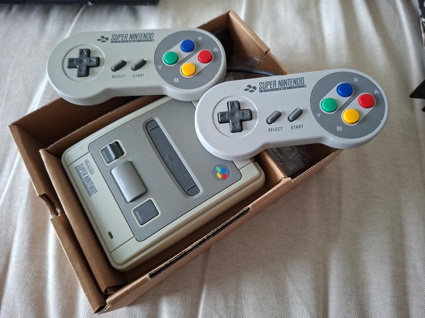 Nintendo Console: Nintendo SNES Classic Mini + 2 Controllers + 21 Games + Box – Usato da Niederrohrdorf venduto da sil_lp26