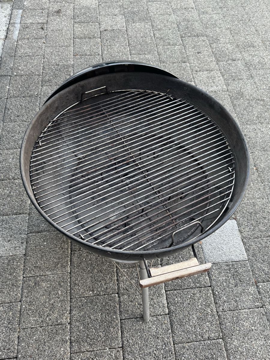 Griglie: Weber Kugelgrill Kohle/Holz schwarz  – Usato da St. Niklausen LU venduto da dan_y9ck 2