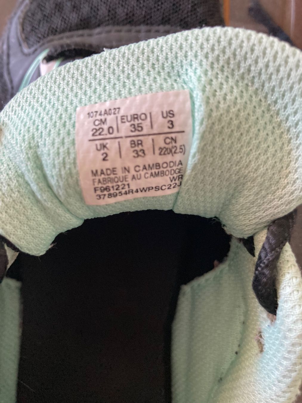 Asics Scarpe per ragazzi: asics Hallenturnschuhe Gr. 35 – Usato da Eschenbach SG venduto da 12seasons 4