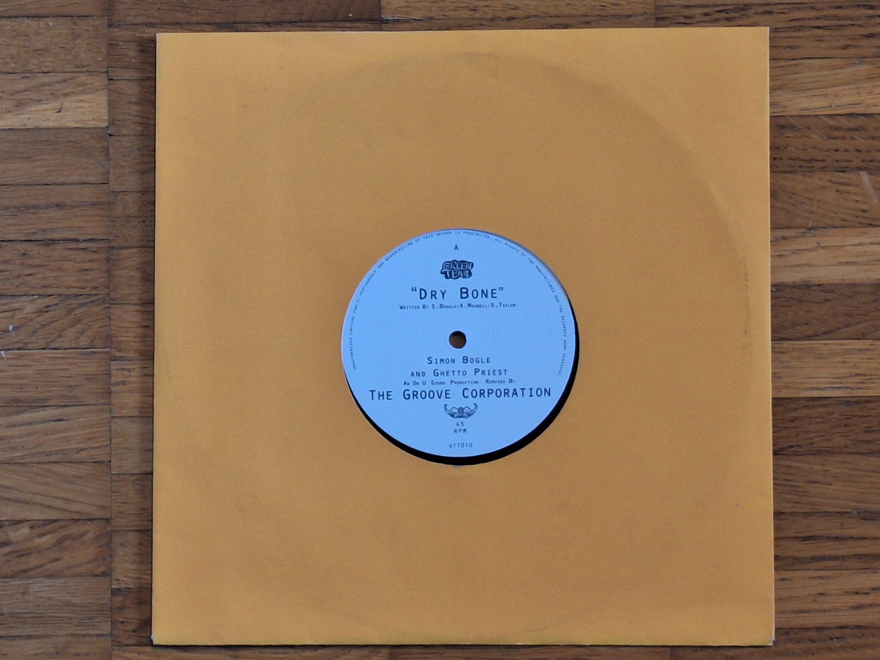 Dischi in vinile: Simon Bogle & Ghetto Priest, Dry Bone - 10" Vinyl UK 2002 – Nuovo (secondo la descrizione) da Oberentfelden venduto da Musicud