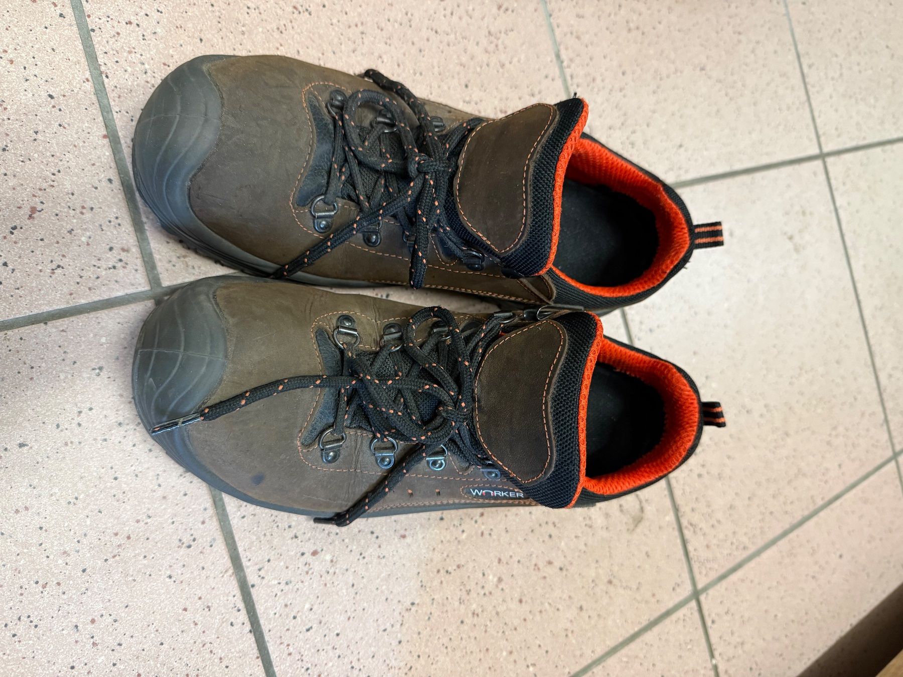Scarpe da uomo: Sicherheitsschuhe Gr.42 – Usato da Bernhardzell venduto da Ferkel1