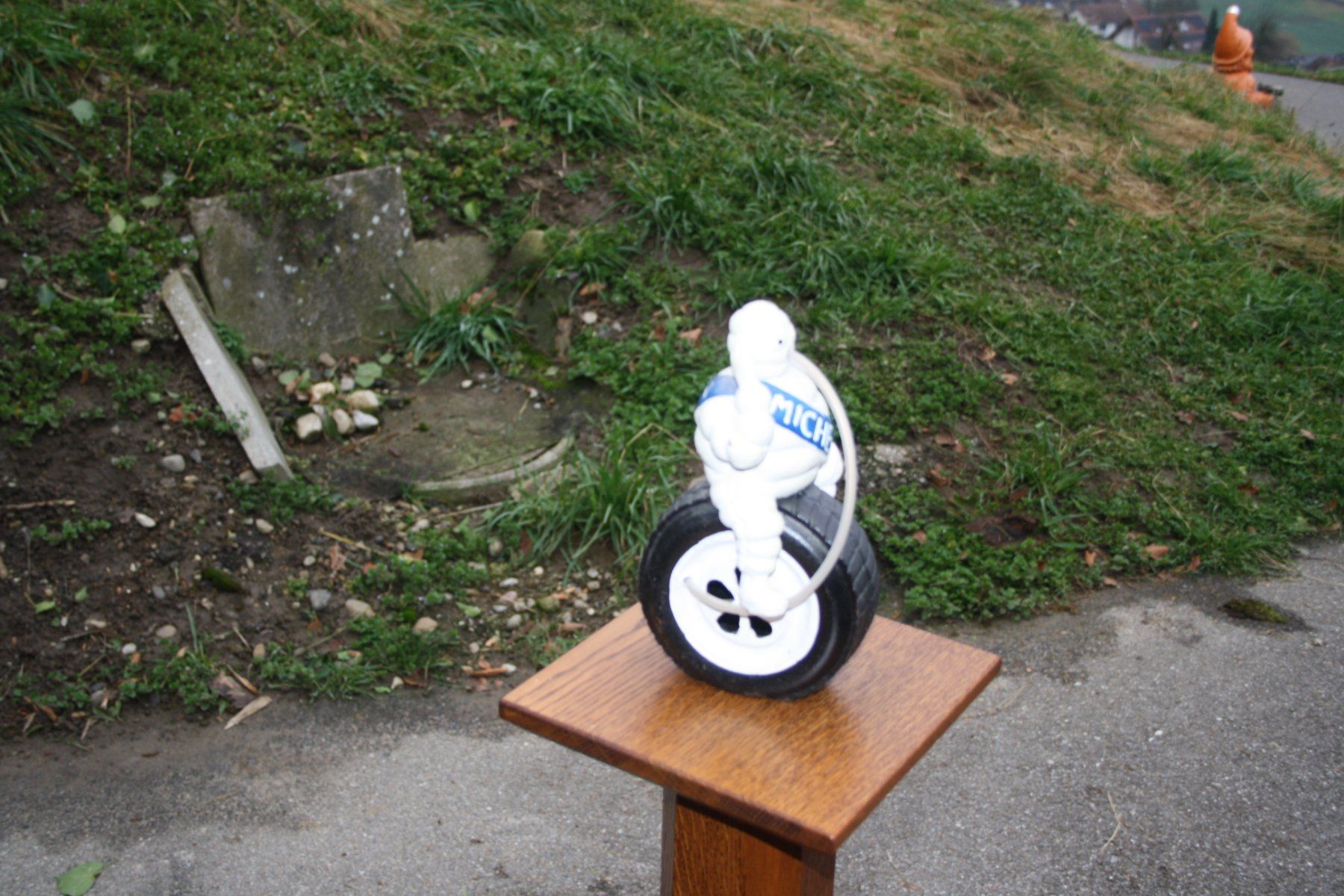 Michelin Statuette: MICHELIN MANN BIBENDUM EISEN – Usato da Wauwil venduto da Pneuedy 7
