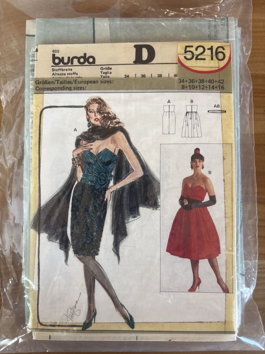 Cartamodelli: Schnittmuster für Damen Kleid – Usato da Rümlang venduto da euqinom16