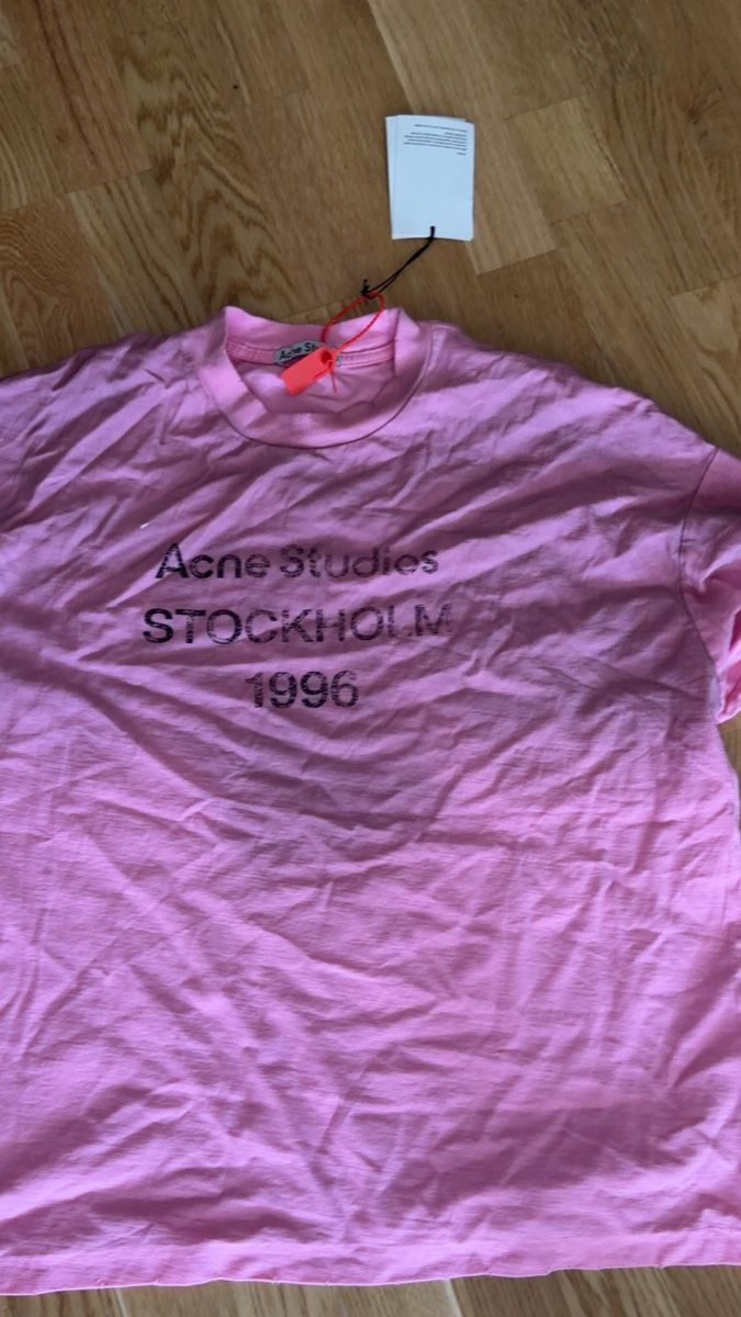 Acne Studios T-shirts: Acne studios rosa – Neuf (Voir description) à Pieterlen par sam_58jm 1