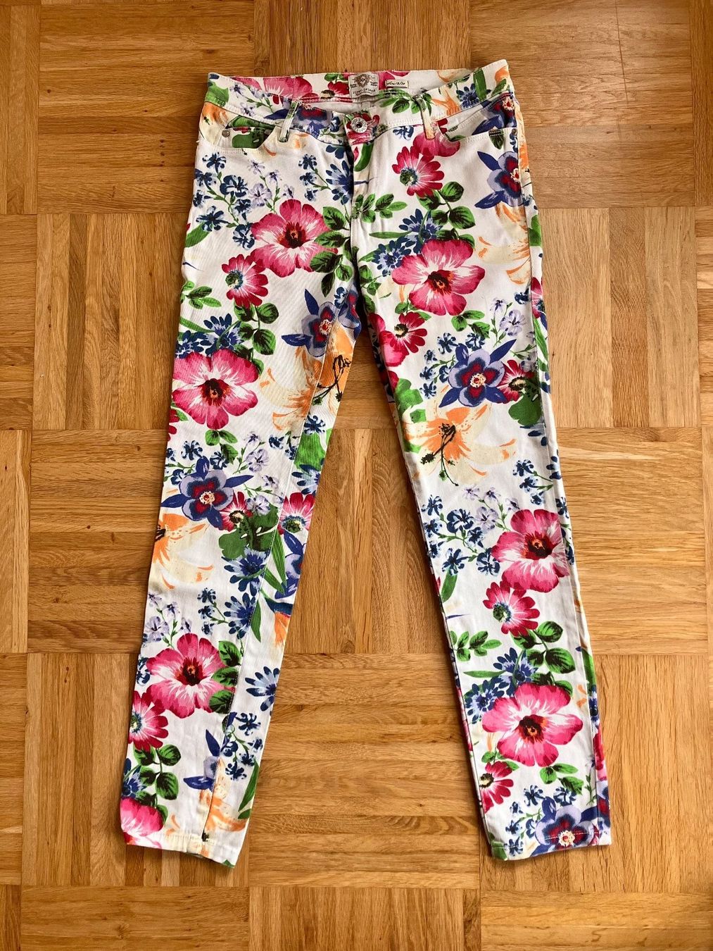 Jeans: Jeans, Weiss mit Blumendruck, 38/M – Usato da St.Gallen venduto da michel_simone