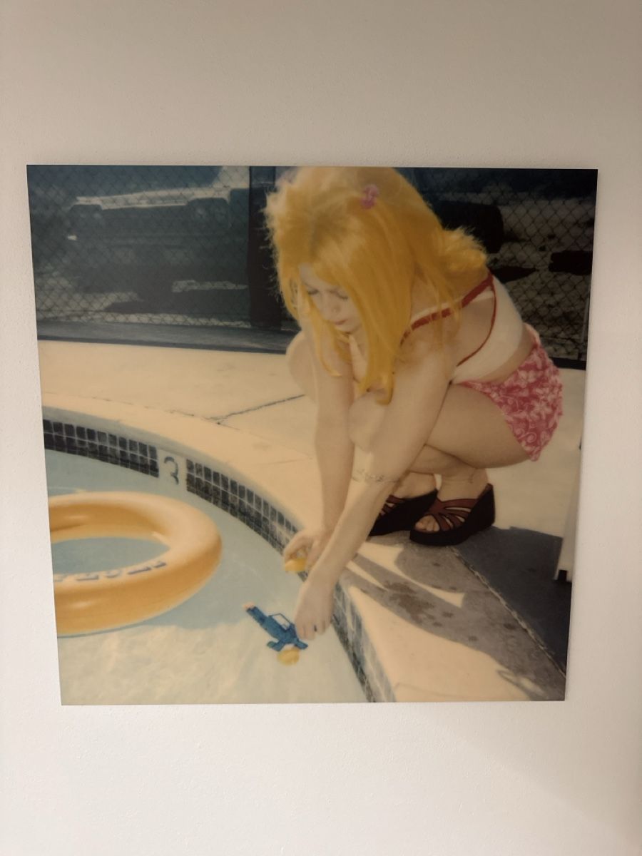 Gemälde: Wandbild Kunstdruck Frau am Pool – Neu (gemäss Beschreibung) aus Zürich von Leined