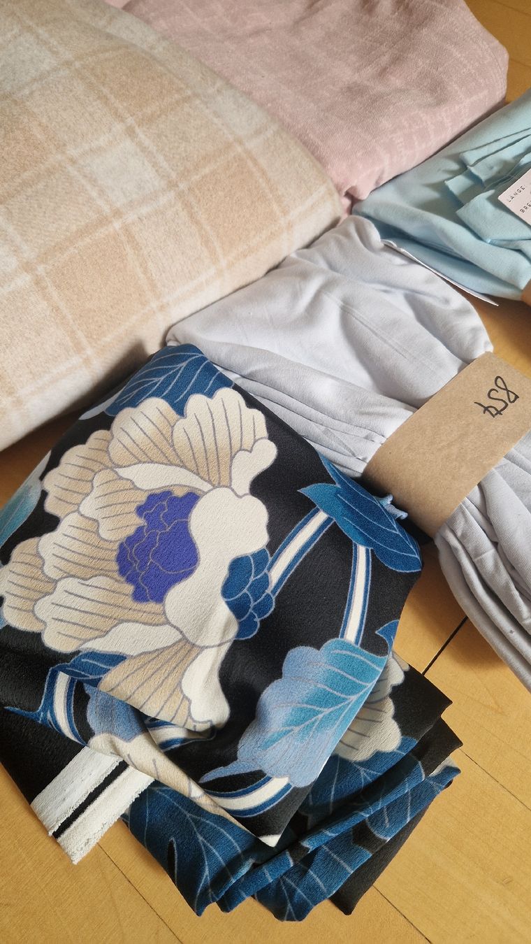 Stoffe: Stoffpaket – Neu und originalverpackt aus Bern von Blackcrx 1