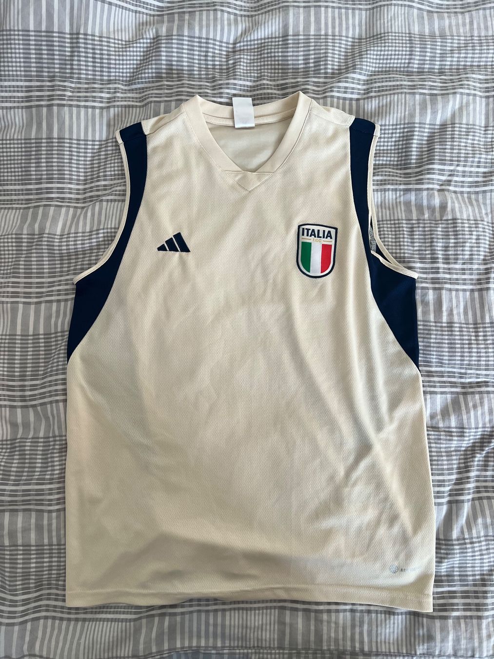 Adidas Leibchen & Hosen: Italien Tank-Top – Gebraucht aus Niederlenz von Nicolas37