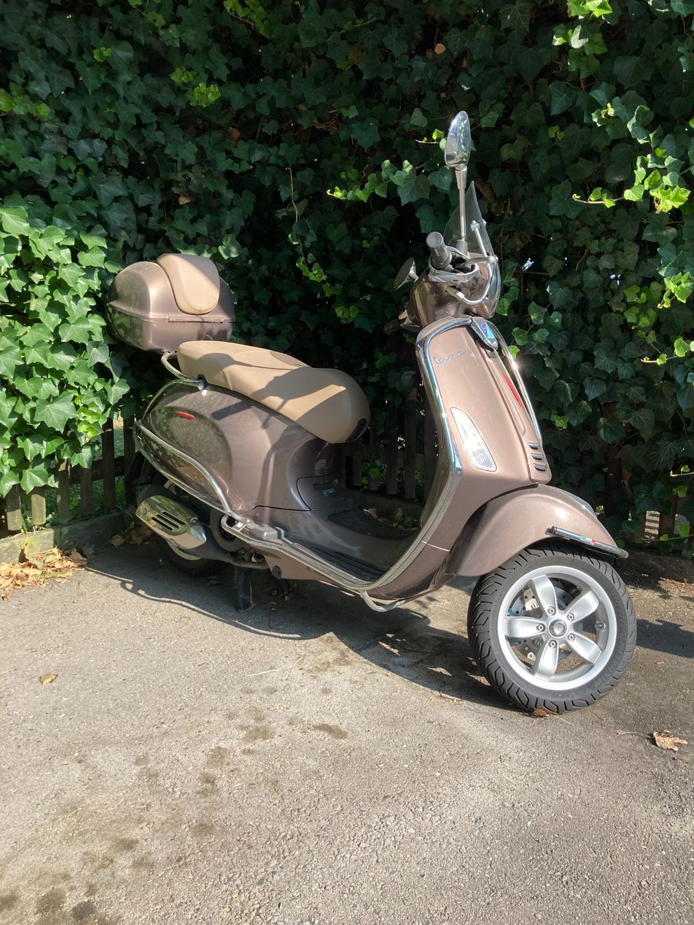 Piaggio Altro: Vespa Motorroller braun mit Topcase gebraucht – Usato da Effretikon venduto da arslan06