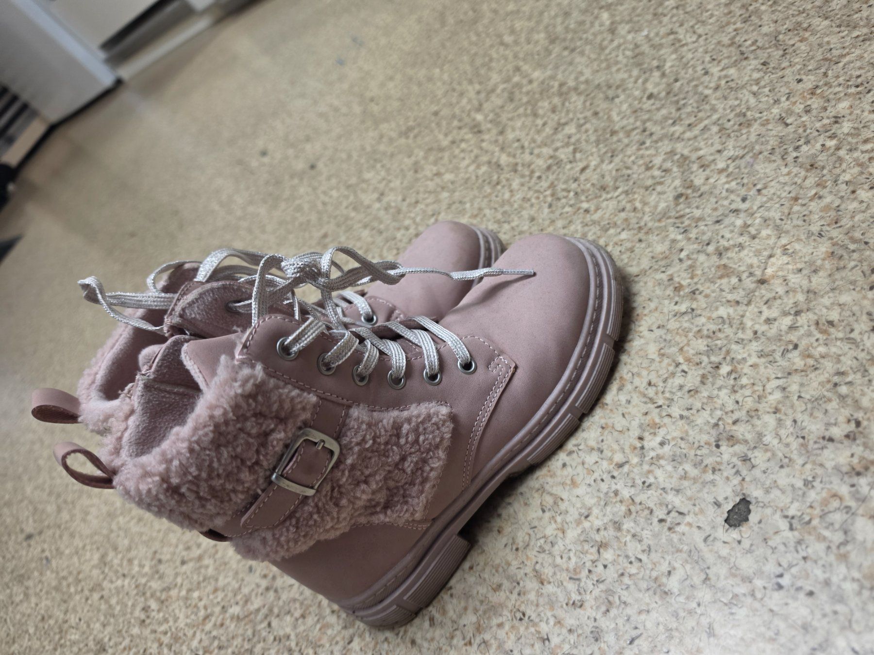 Dosenbach Chaussures filles: Winterschuhe rosa Gr. 31 – D'occasion à Oeschgen par Mich_elle