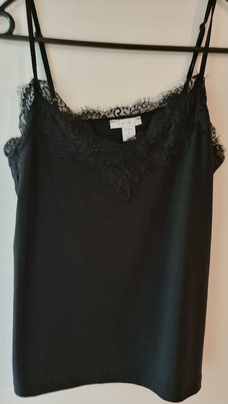 Top: Schickes schwarzes Top mit Spitze – Nuovo (secondo la descrizione) da Altstätten SG venduto da melii._.98
