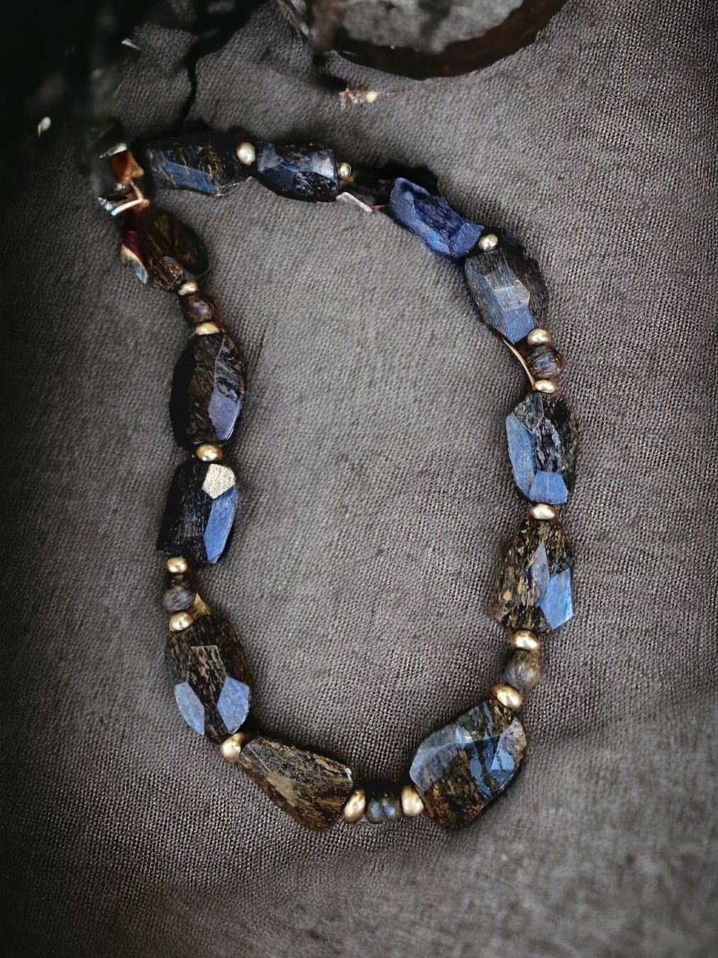Catenine: Statement-Collier Bronzit mit Bronze-Perlen – Nuovo e nell'imballaggio originale da Aarau venduto da Schmuckhoehle_MD 3