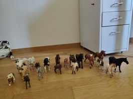 19 Schleichpferde zum verkaufen