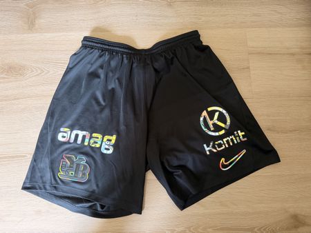 YB SHORTS #YBFOREVERYONE 24/25 Grösse XL
