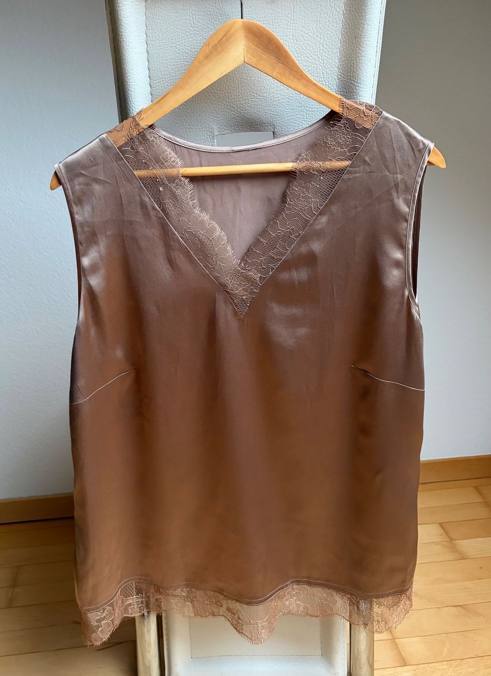 Madeleine Tops: Madeleine Seide Spitzentop Gr.42 – Gebraucht aus Unterägeri von Jutka_04 2