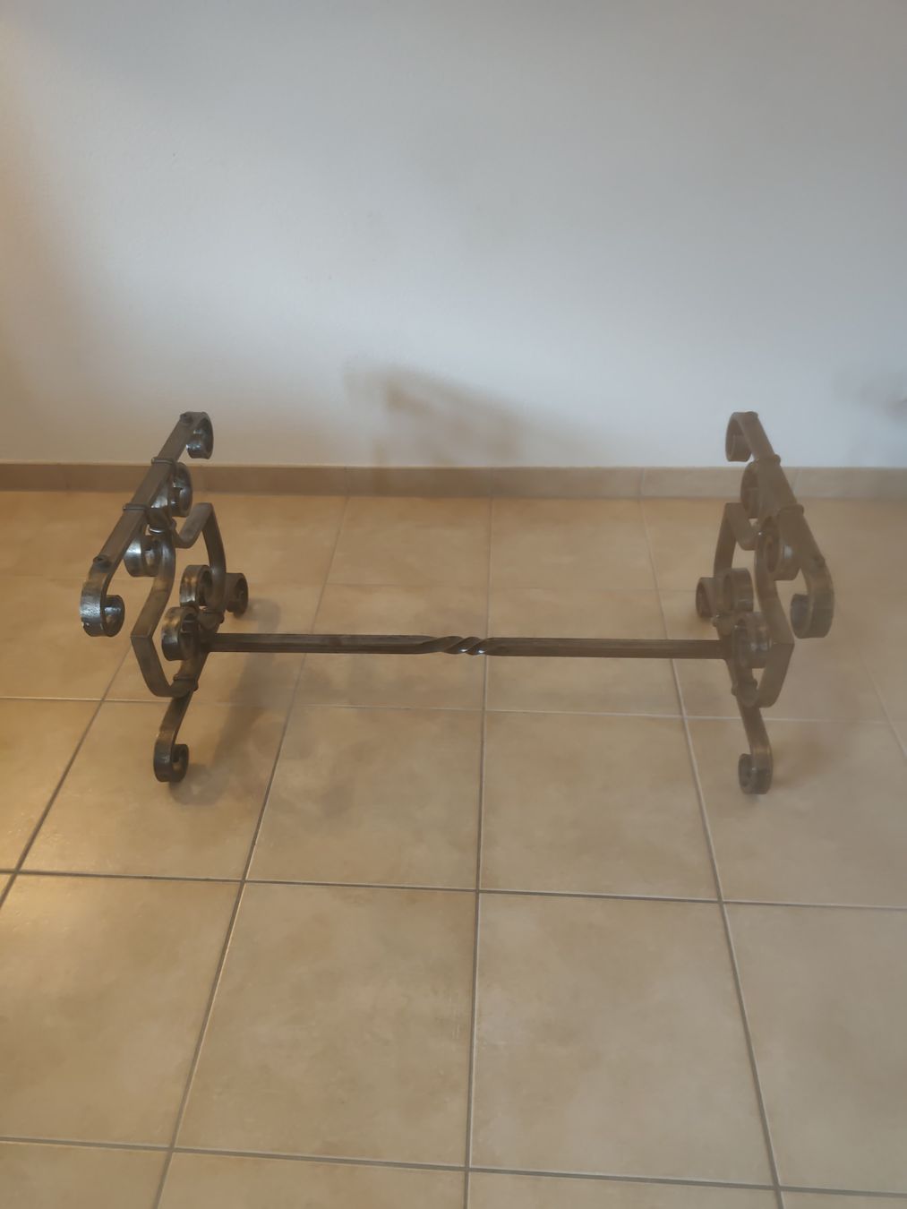 Tables: Table basse fer forgé verre fumé style ancien  – D'occasion à Moudon par dupont65 2