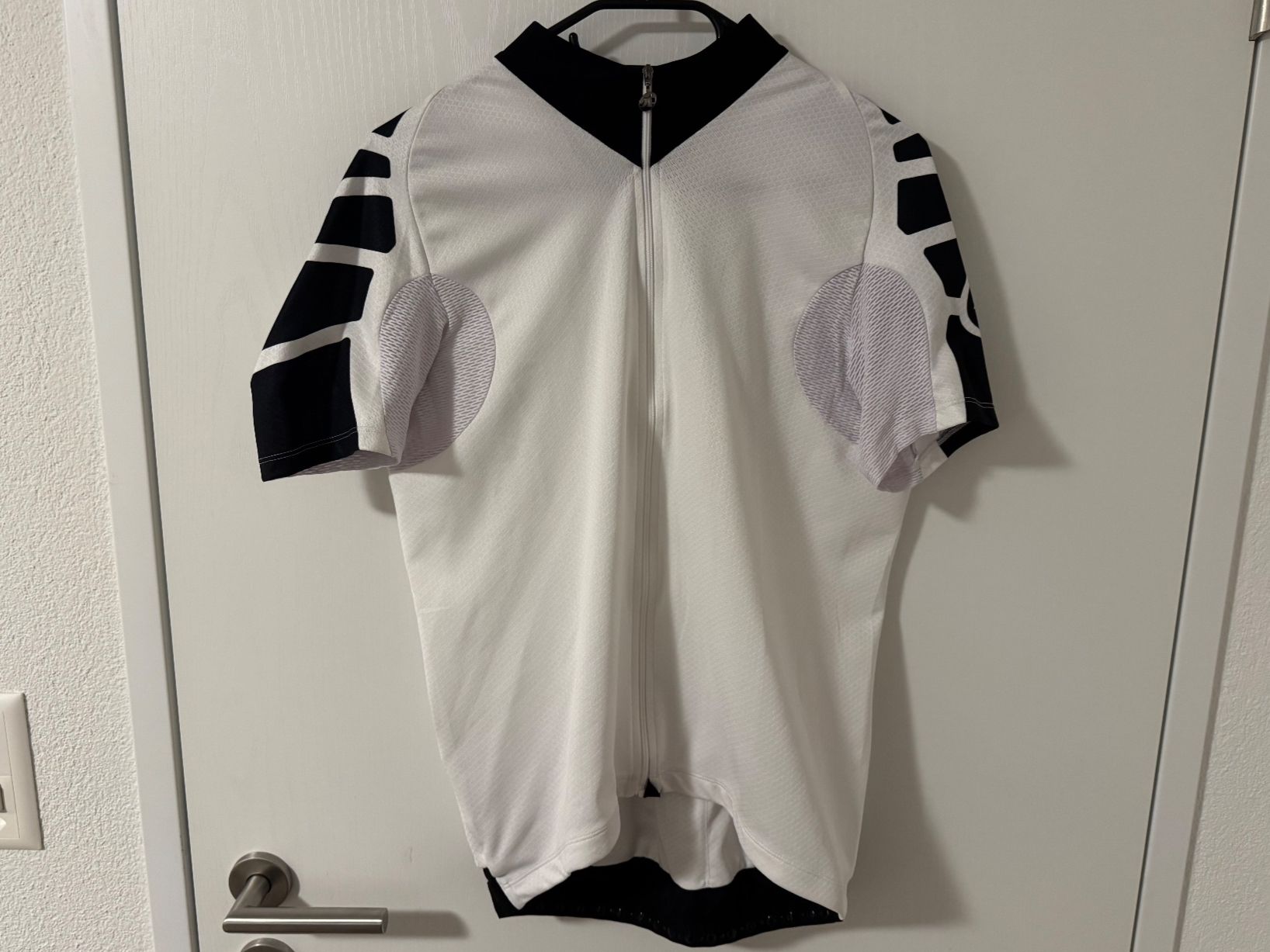 Assos Canottiere & Pantaloni: Assos kurzarm Trikot Gr. XL – Usato da Schlierbach venduto da Look8