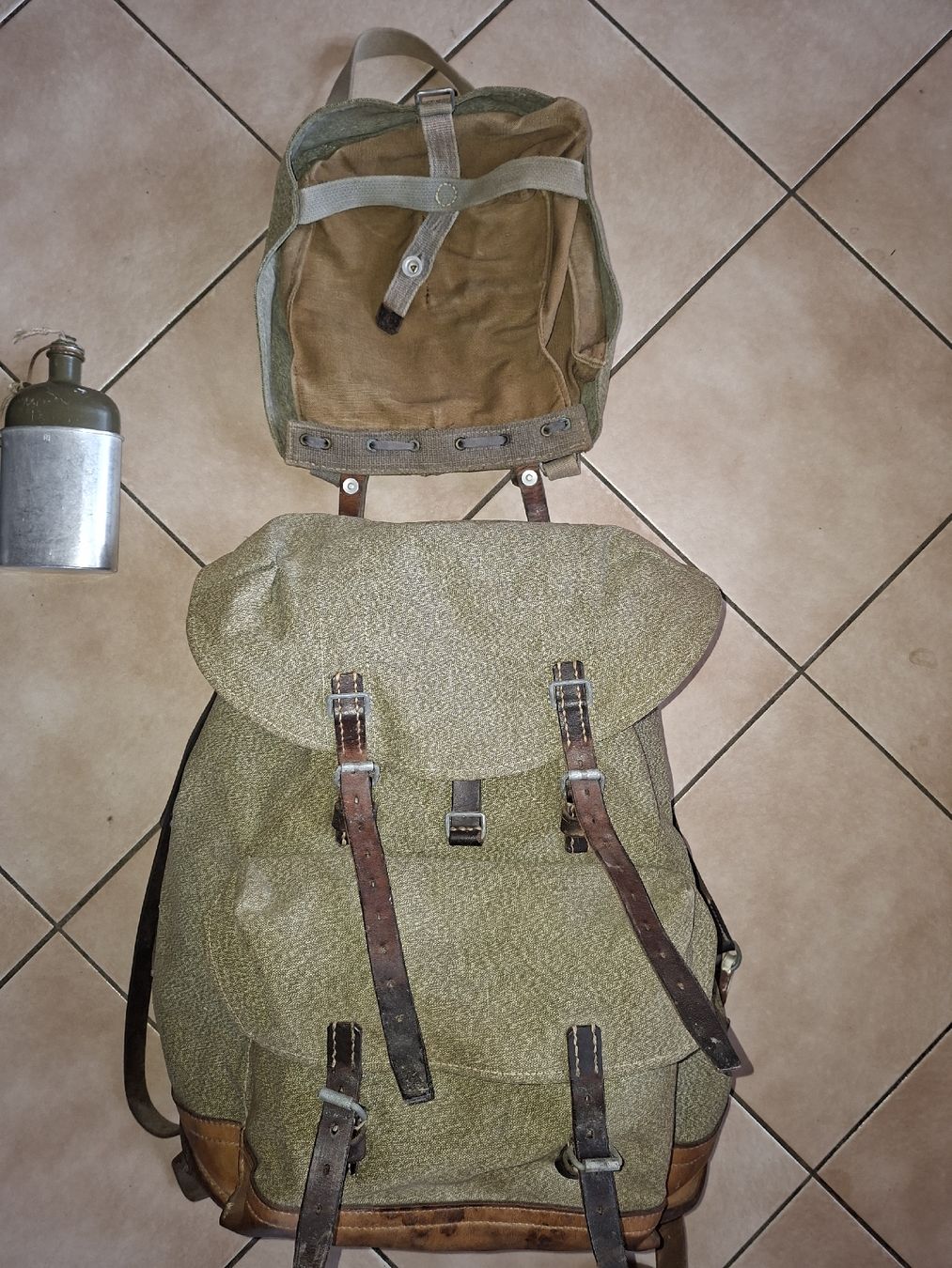 Schweizer Armee Rucksäcke: Schweizer Armee Militär Rucksack mit Brotsack – Gebraucht aus Schwanden Sigrisw von cadieux71 1