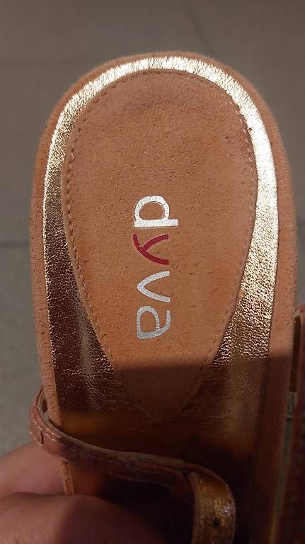Damenschuhe: Pumps rosa mit Blumen von Dyva – Gebraucht aus Niederhasli von log_5ffv 3