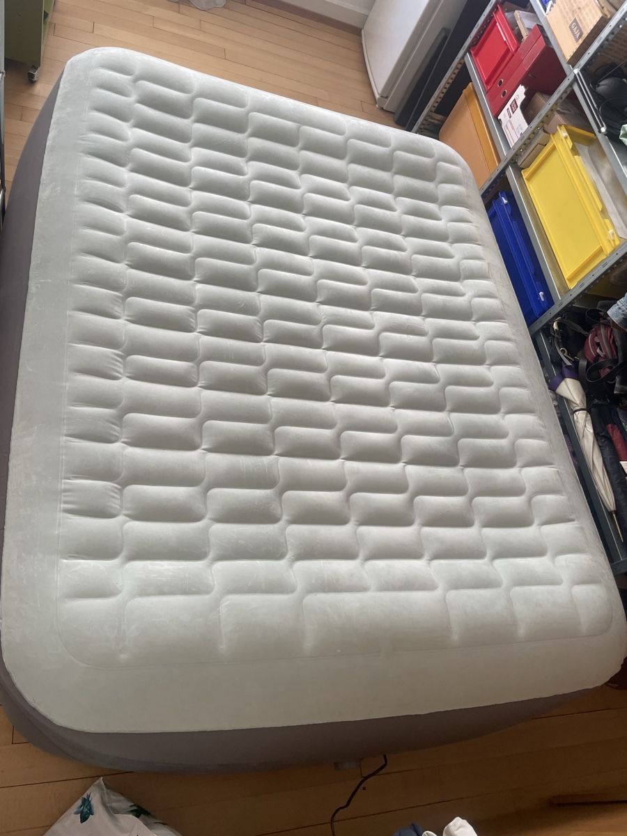 Letti: Intex Queen PremAire 150x200cm – Usato da Zürich venduto da knipso