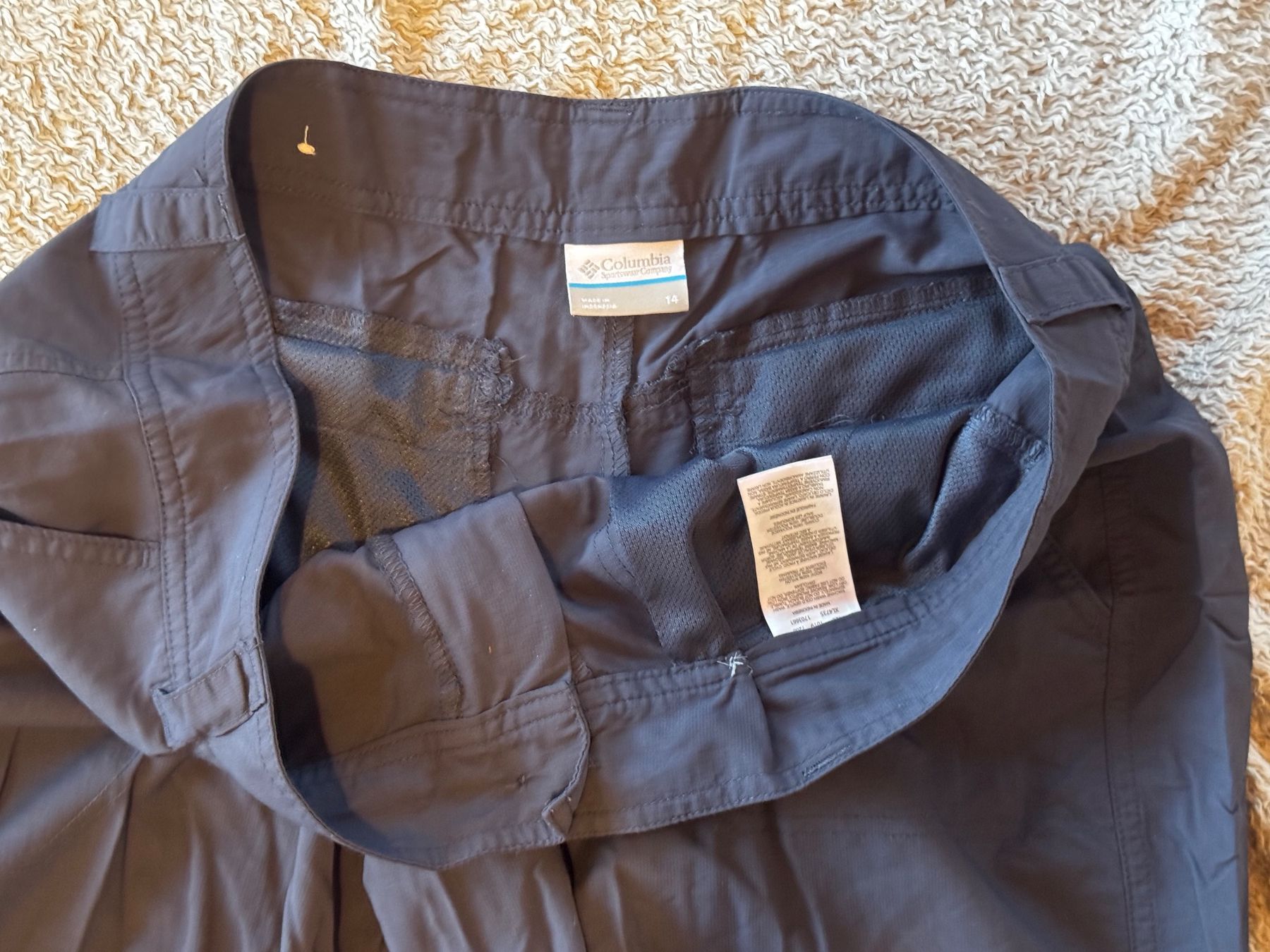 Columbia Pantalons: Columbia short gr. 14 – D'occasion à Ovronnaz par Etagne68 2