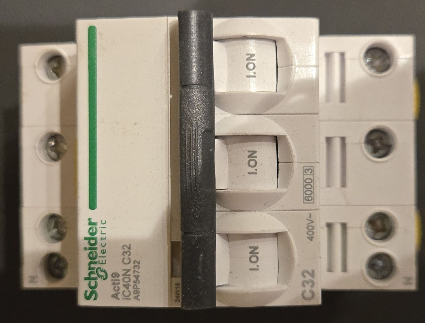 Schneider Stromzufuhr: Disjoncteur Schneider Electric C32 – Gebraucht aus Fully von Thilko
